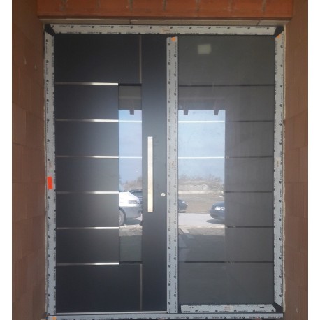 Panelové hlinikové vchodové dvere pohľad exterier